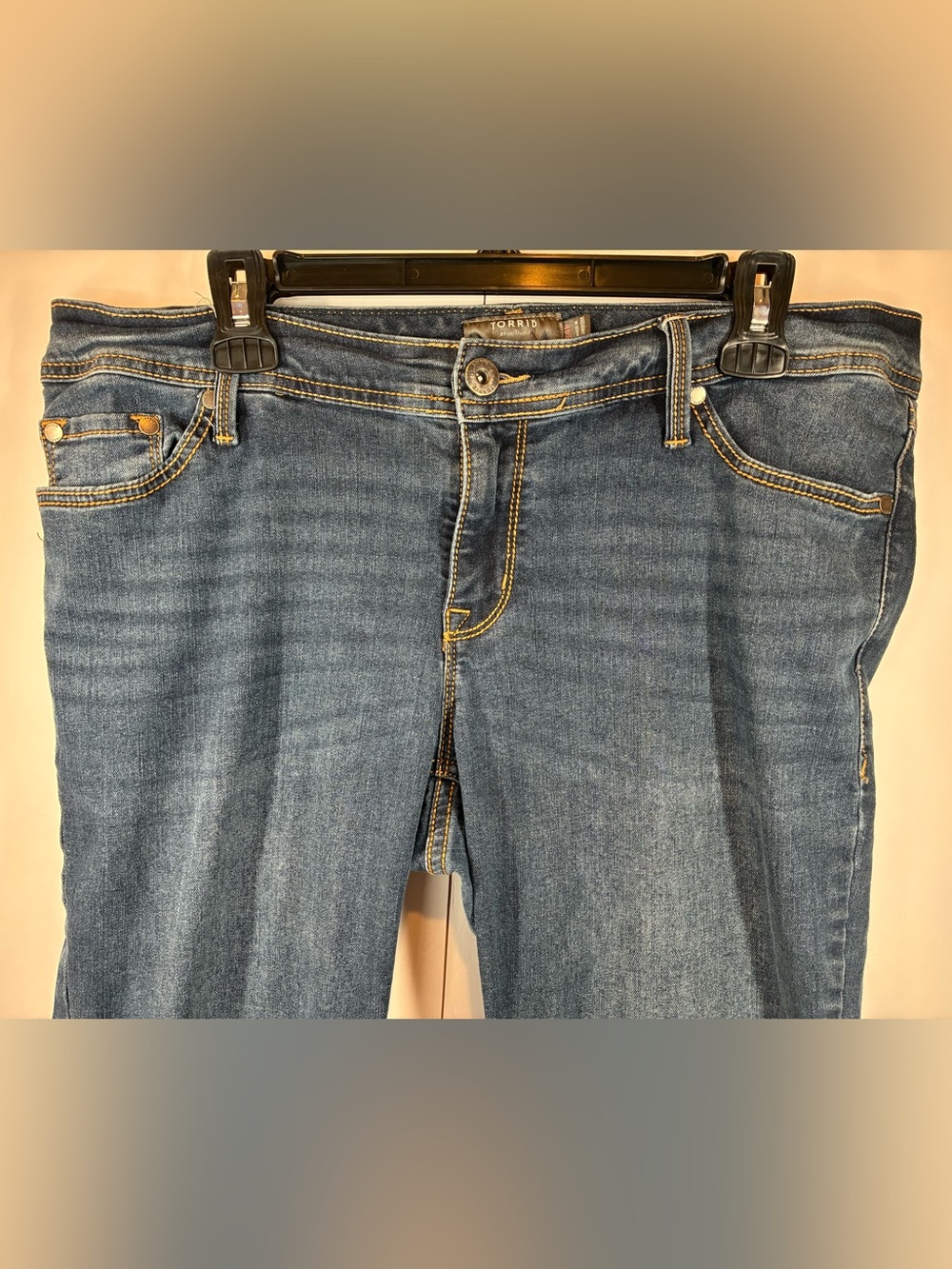 Torrid Luxe Slim Boot Jeans Women’s Size 14R Medium Wash Stretch Denim - Picture 2 of 8